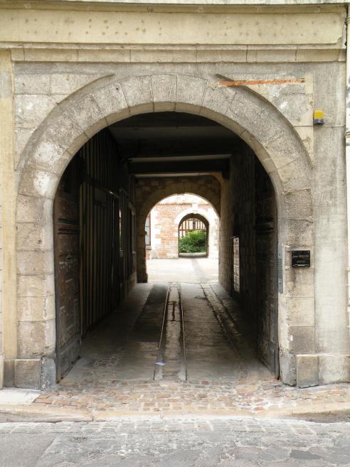  succession de porches et de cours